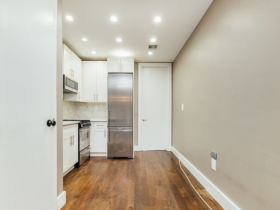4th image of 205 Saint James Pl APT 2L
