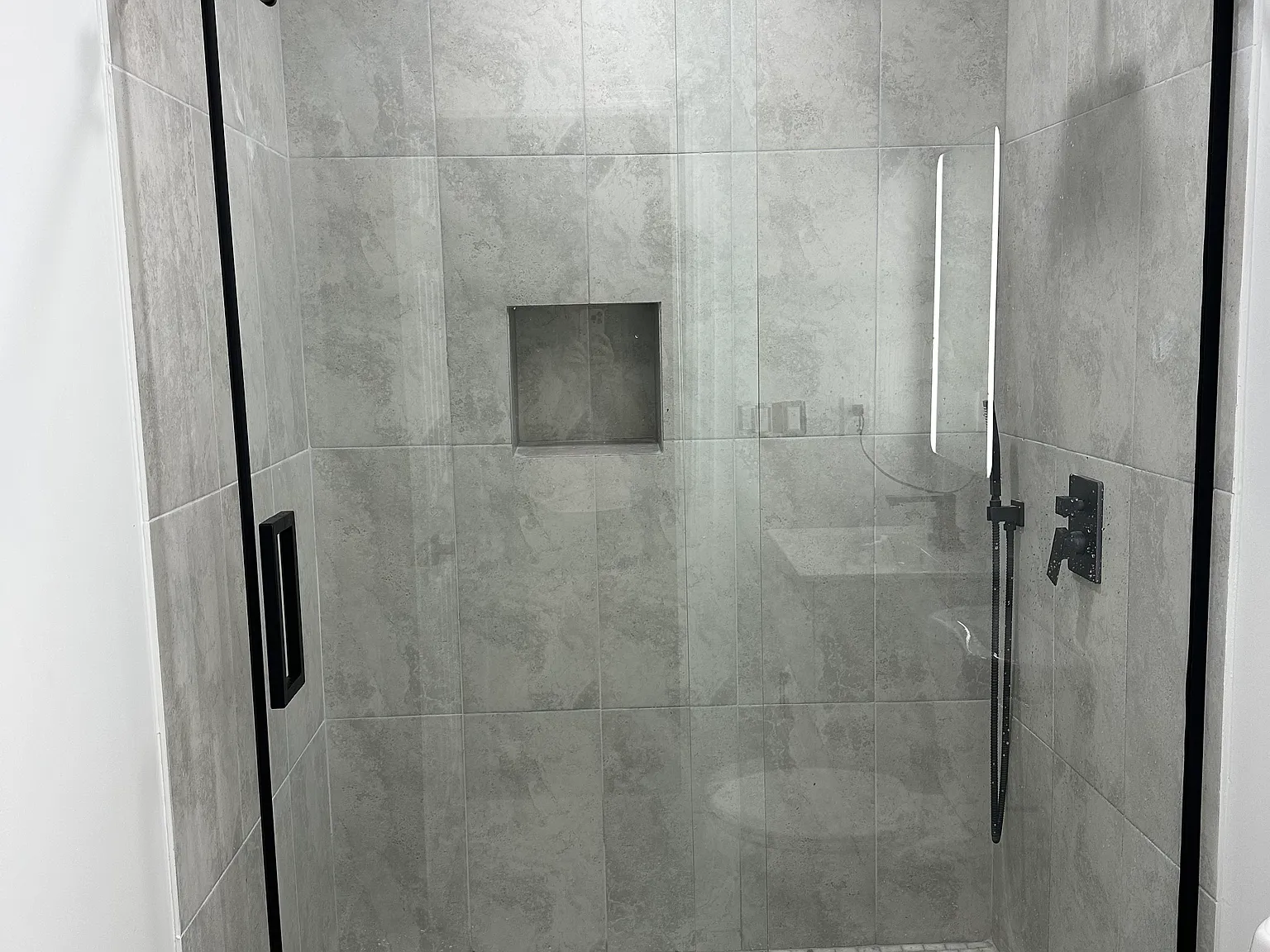 425 Ridgemont Dr — Photo 2