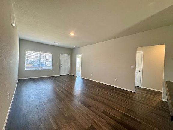 5th image of 1402 S Pampas St