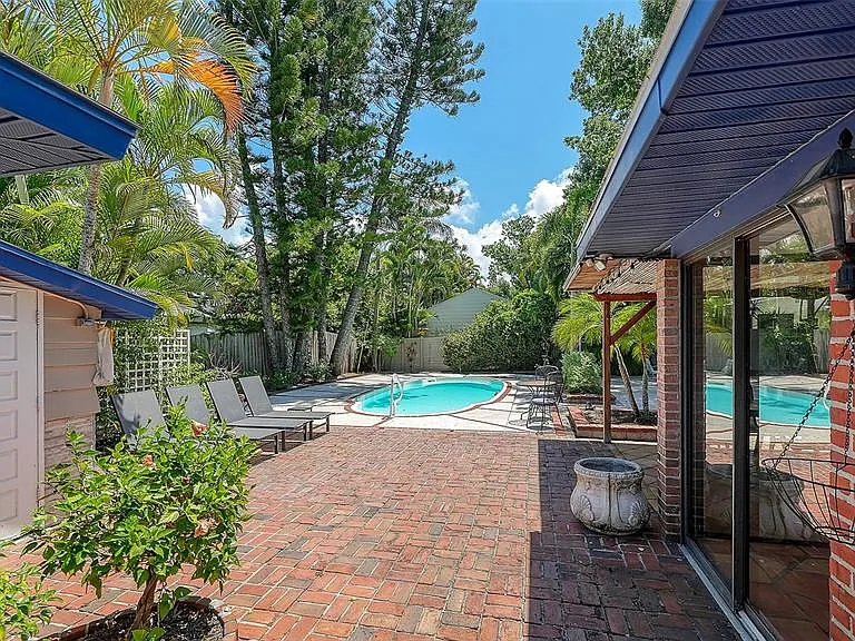 1127 S Osprey Ave — Photo 52