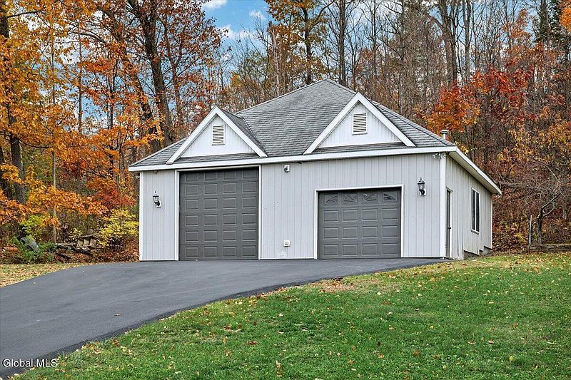 4th image of 1306 Putnam Road