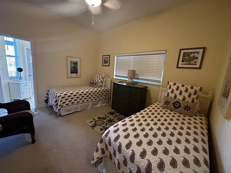 5209 SW 25th Pl — Photo 18