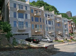 11 Oakdene Ter #11, Edgewater, NJ 07020