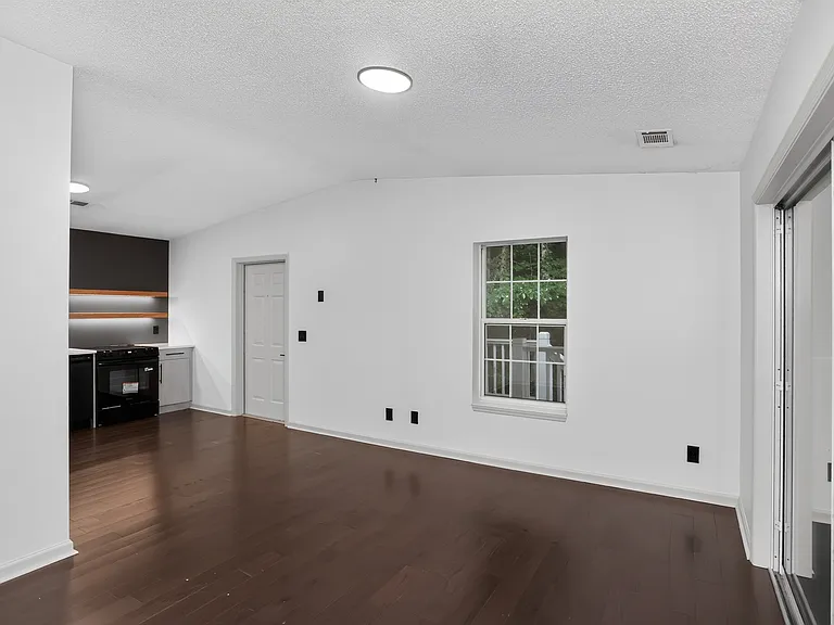 507 Emory Cir #B — Photo 9