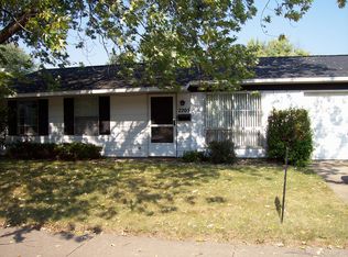 2205 Easter Ave, Pekin, IL 61554