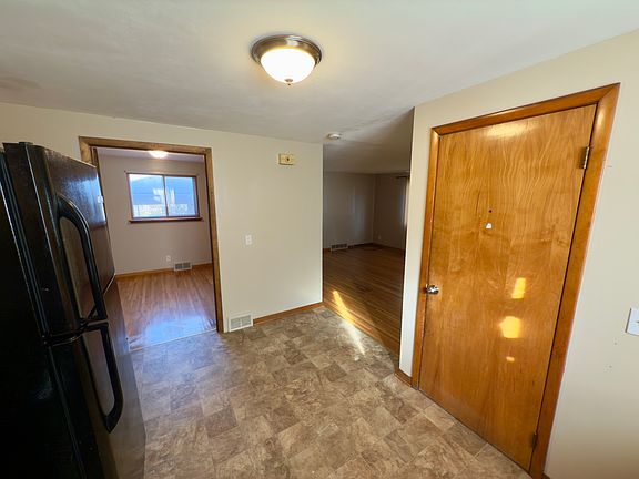 3rd image of 48 Beechwood Pl #1