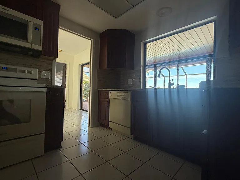 613 SW 49th Ln — Photo 36
