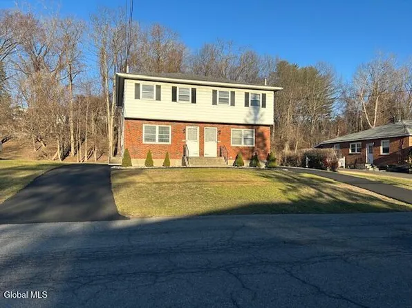 28 College View Drive, Albany, NY 12211