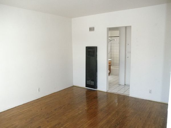 2nd image of 5541 Huntington Dr N