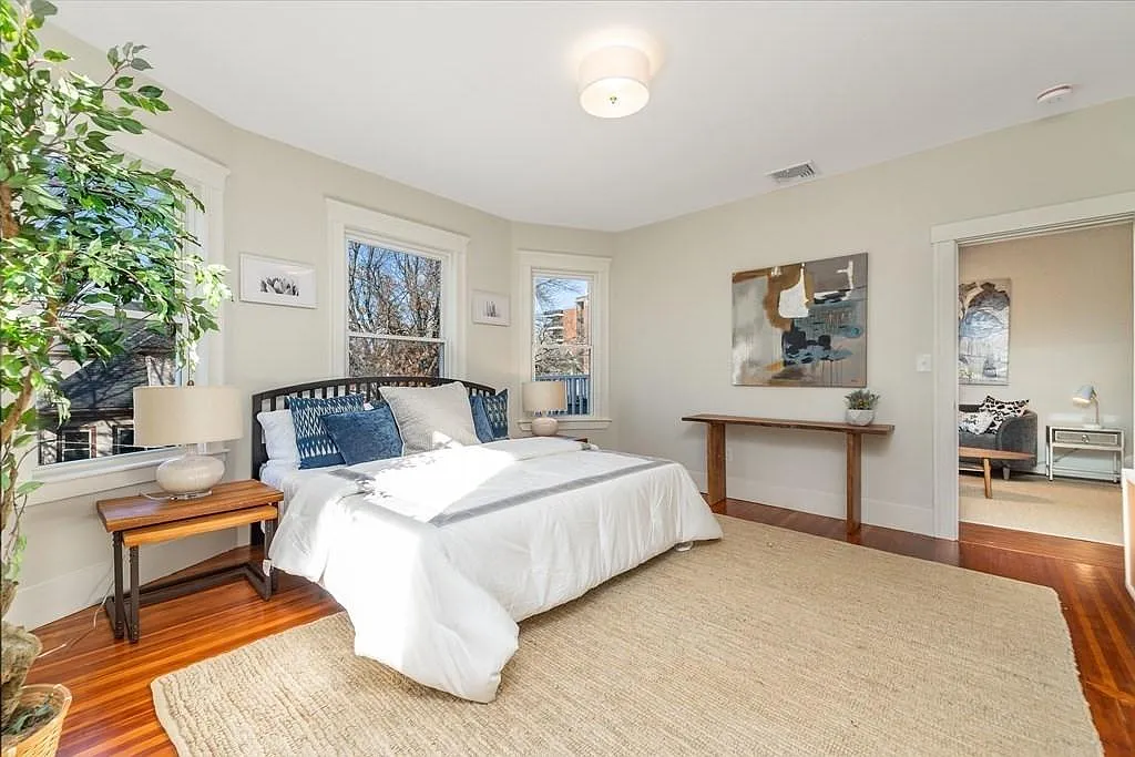 4 bed, 1400 sqft, $4,950 — Photo 3