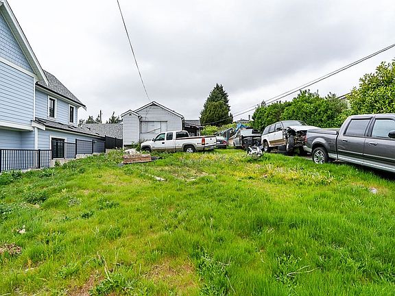 3rd image of 2235 Edinburgh St