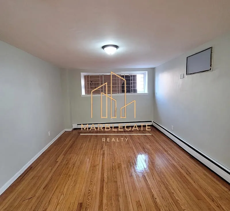 2 bed, 850 sqft, $1,995 — Photo 3