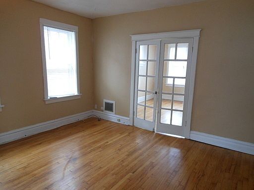 2nd image of 4150-4152 Juniata St