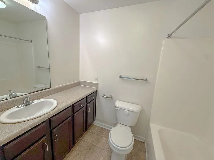 1501 Graduate Ln — Photo 7