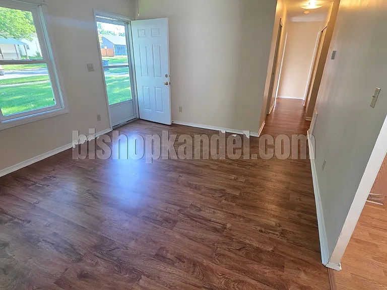 1123 Brenda Ct — Photo 5