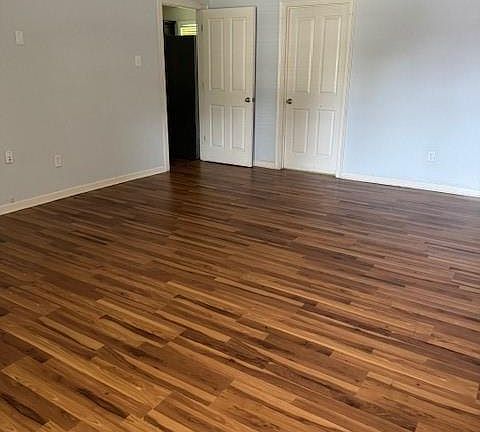 3rd image of 4605 Sale Ln