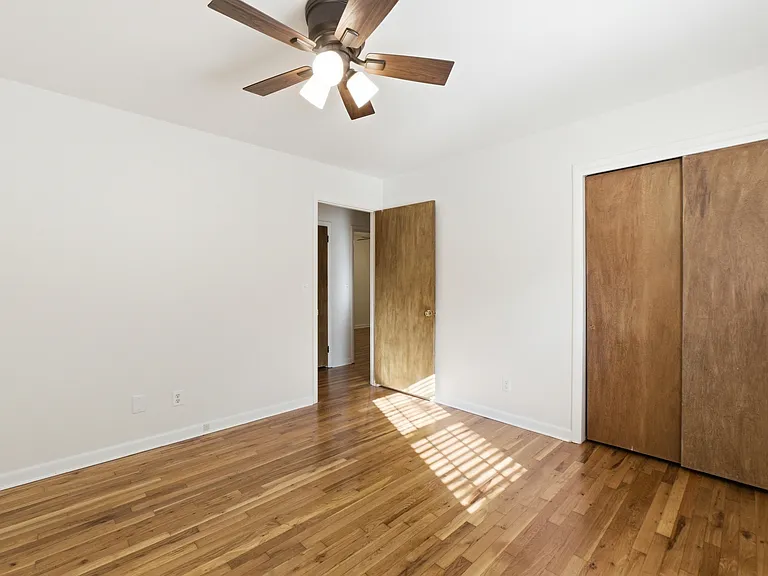 945 Brynwood Ter — Photo 15