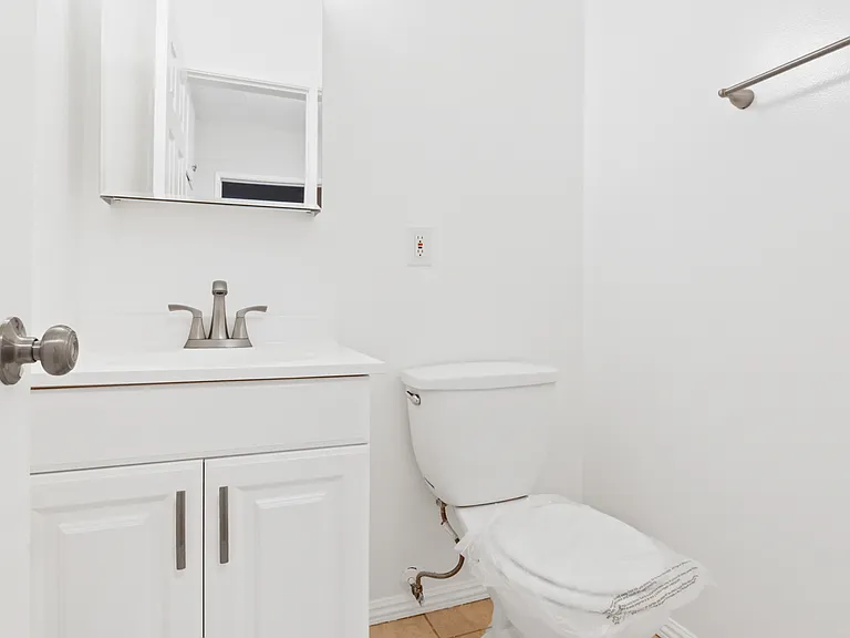 1/2 Bathroom