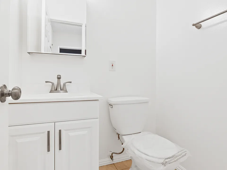 1/2 Bathroom