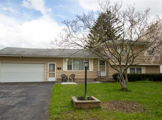 8 Debby Ln, Rochester, NY 14606