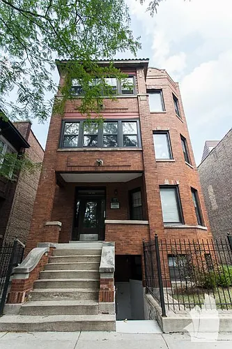 1436 W Addison St Photo 1