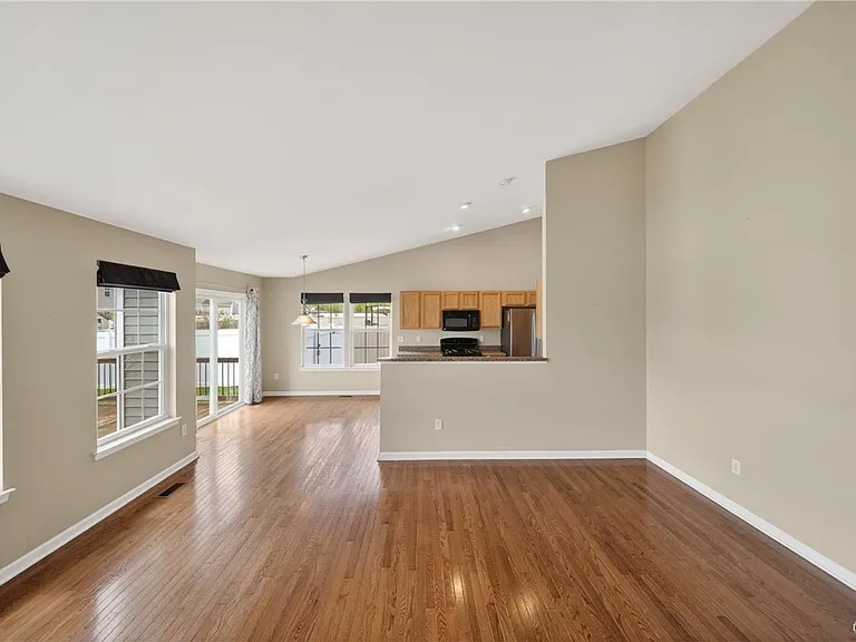 5472 Alfreton Dr — Photo 9