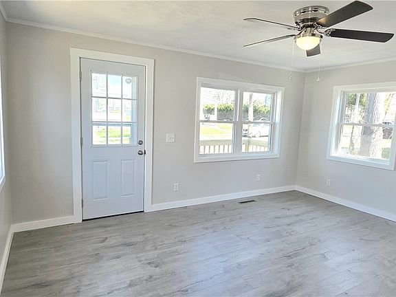 3rd image of 325 Webber Pl