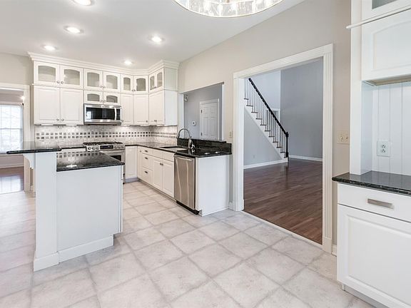 4th image of 694 Mint Hill Ln