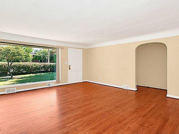 4th image of 6204 East Dr