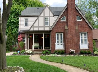 664 Washington Rd, Grosse Pointe, MI 48230