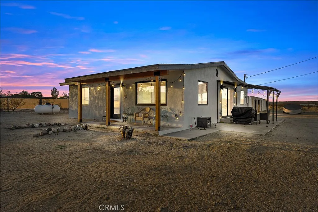 3 bed, 1304 sqft, $2,100 — Photo 1
