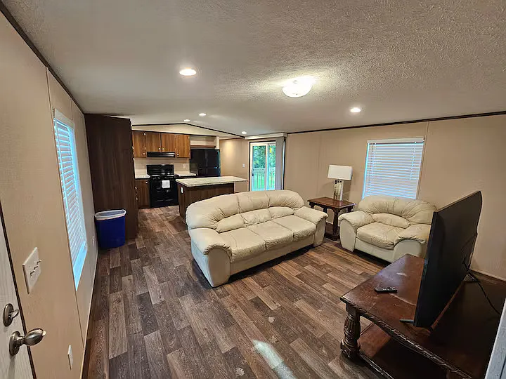 4 bed, $2,800 — Photo 3