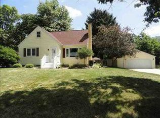 2308 Hickory Ln, Cedar Falls, IA 50613