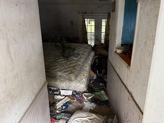 3rd image of 305 Walnut St