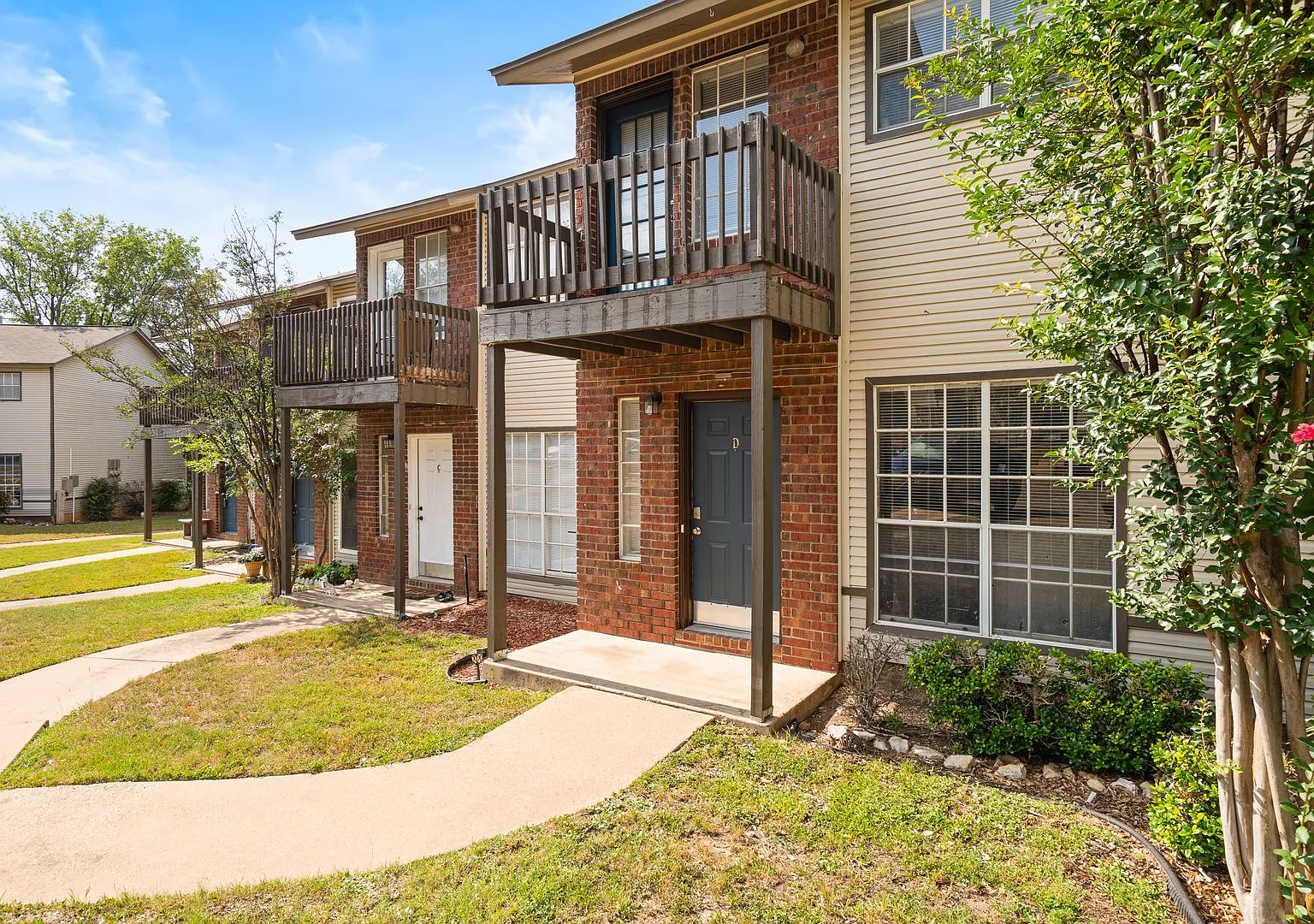 River Crossing Townhome - 2bd -2.5ba - Greenbelt View - Washer/Dryer - Reserved Parking — Photo 1