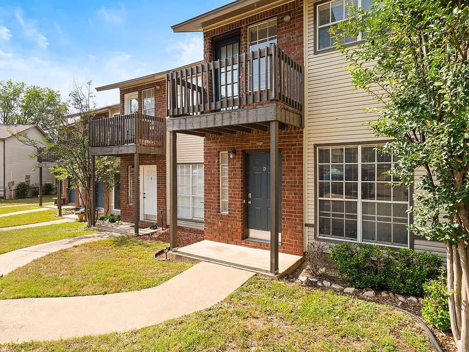 1815 River Crossing Cir #D