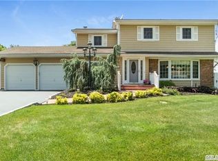 72 Grissom Way, Hauppauge, NY 11788