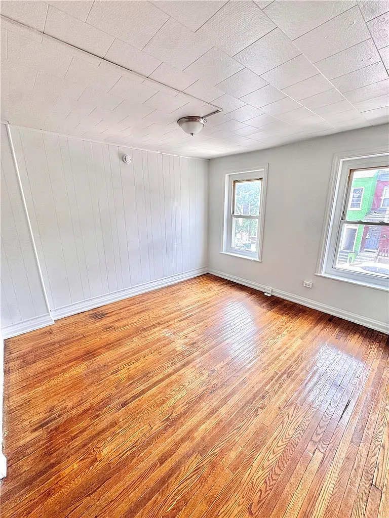 2 bed, 1.0 bath, 900 sqft, $1,275 — Photo 2