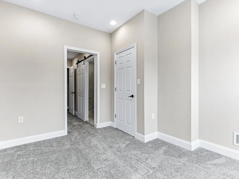 233 N Rose St — Photo 26