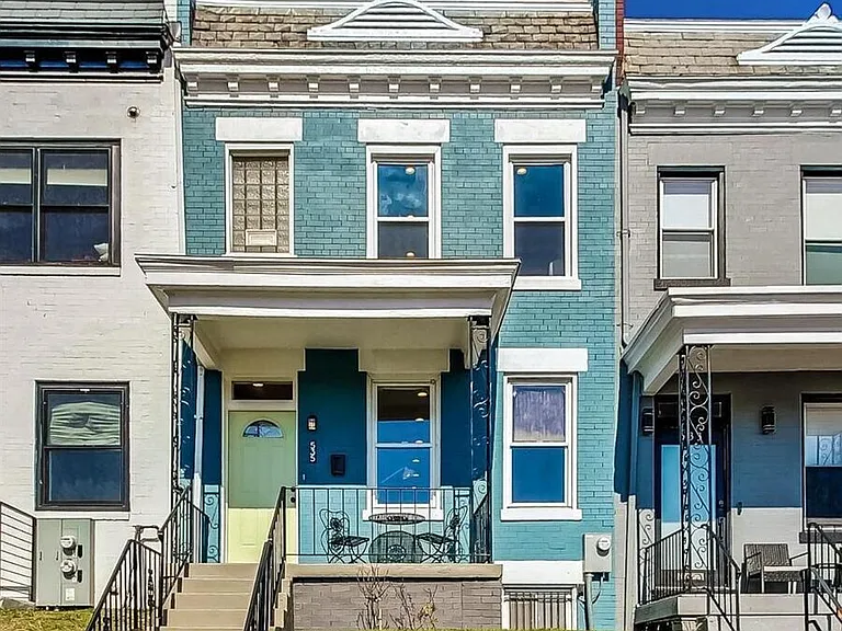 535 Gresham Pl NW — Photo 1
