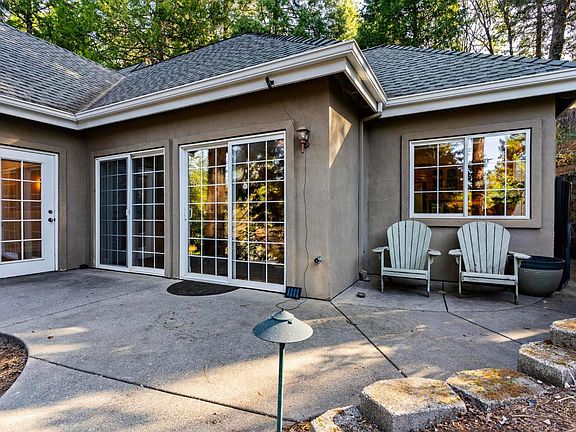 5th image of 127 Ascot Pl