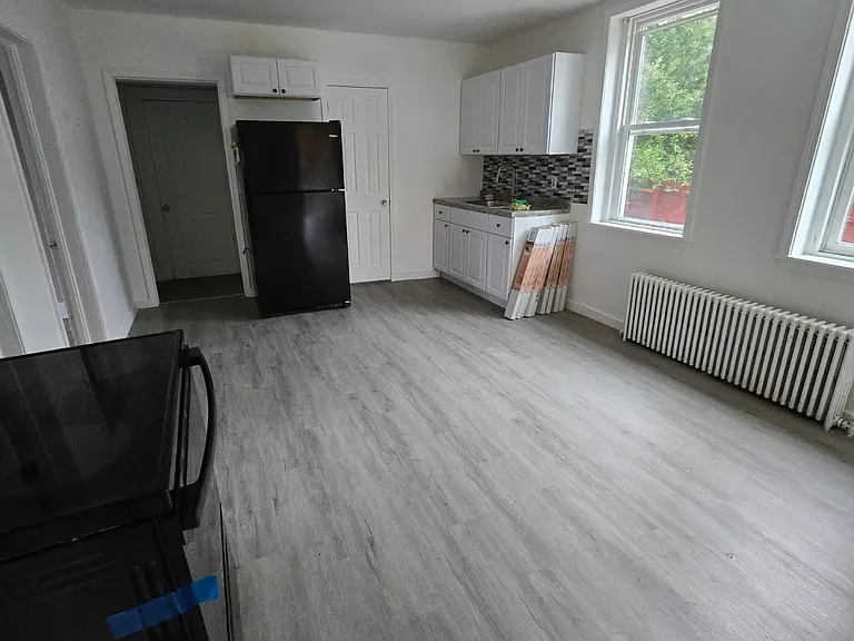 139 Fairfax St — Photo 3
