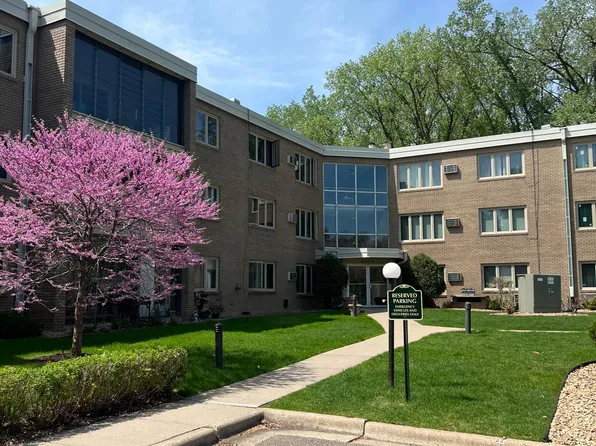 4370 Brookside Ct APT 302, Edina, MN 55436