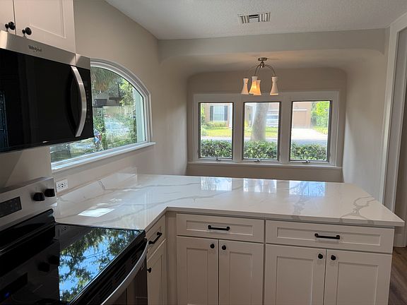 4th image of 1113 Edwards Ln