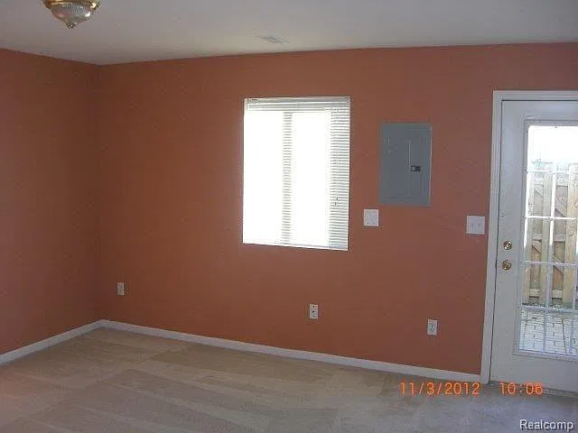 3 bed, 2.5 bath, 1700 sqft, $2,100 — Photo 3