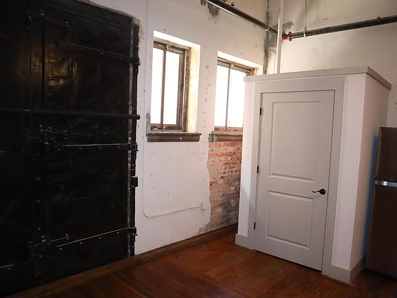 4th image of 536 3rd St #106