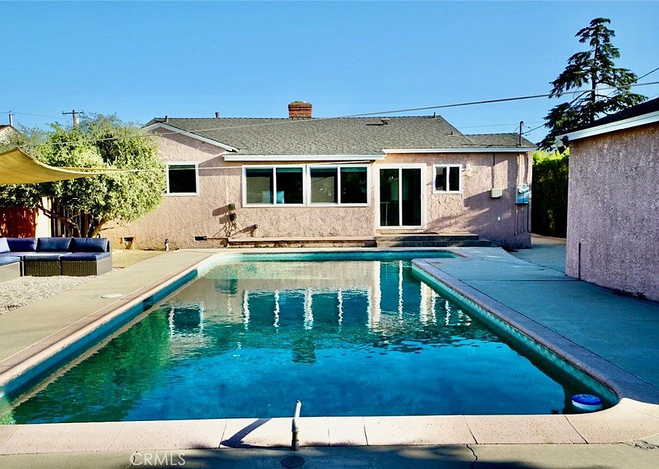 1st image of 1131 E Larkwood St