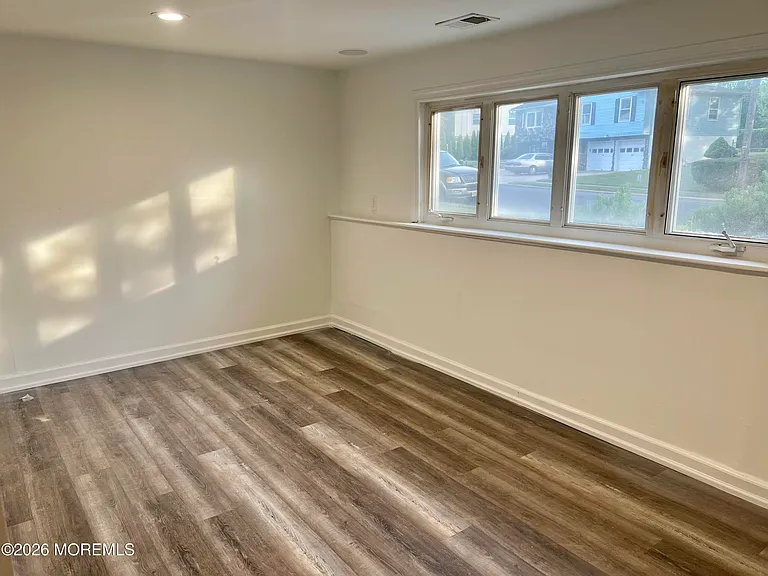 12 White Dr — Photo 18