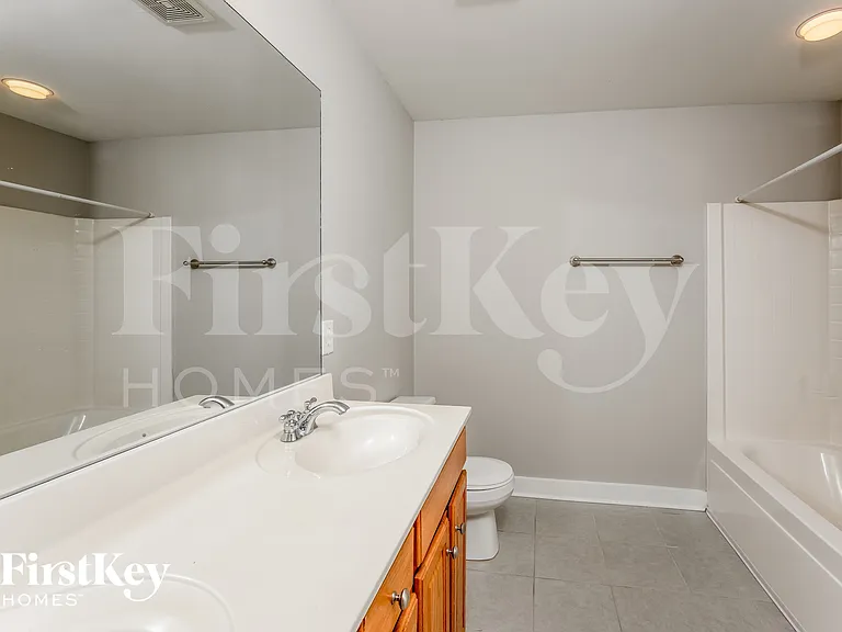 4598 Clubview Dr — Photo 15