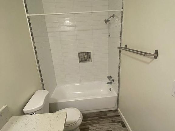 5th image of 433 S Hobart Blvd APT 204